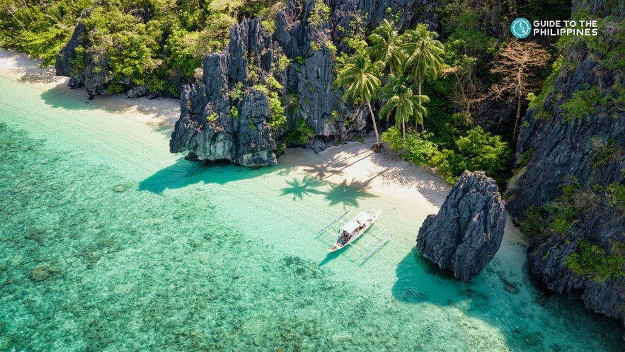Island hopping in El Nido, Palawan Island hopping in El Nido, Palawan