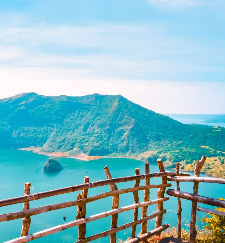 Batangas_Talisay_Taal Lake_Shutterstock_1429935077-min.jpg