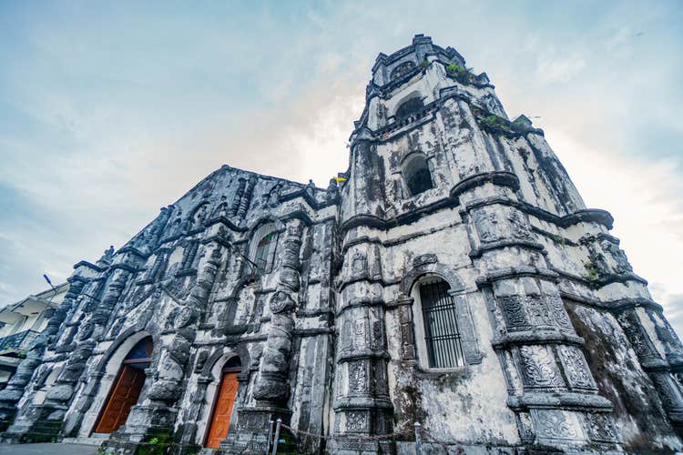 The elegant structure of Daraga Church provides a glimpse of Spanish-era Albay Province during this day tour.