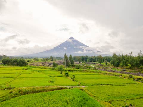 Private Tour of Cagsawa Ruins, Daraga Church & Sumlang Lake from Legazpi City with Meal
