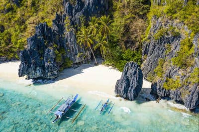 Have your free time exploring Palawan El Nido's 7 Commandos Beach and relax the view surrounded by coconut trees.