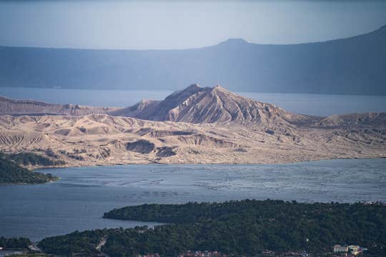 Private Taal Lake and Volcano Boat Tour