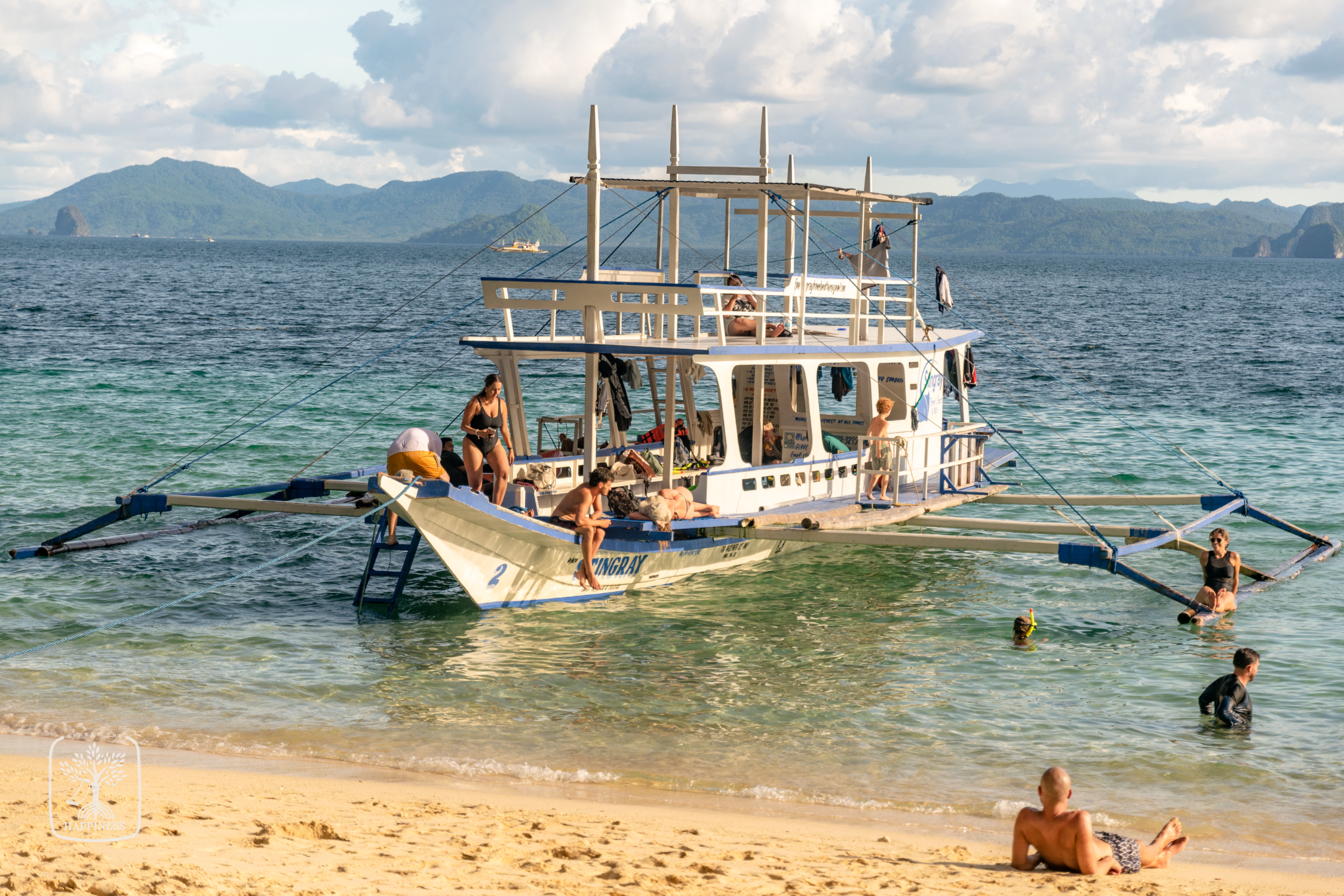A deluxe El Nido town boat tour with tourists enjoying the scenic ride