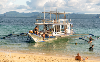 A deluxe El Nido town boat tour with tourists enjoying the scenic ride