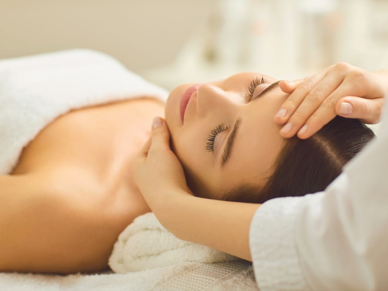 Enjoy a relaxing massage with this Tagaytay City tour package at Quest Hotel