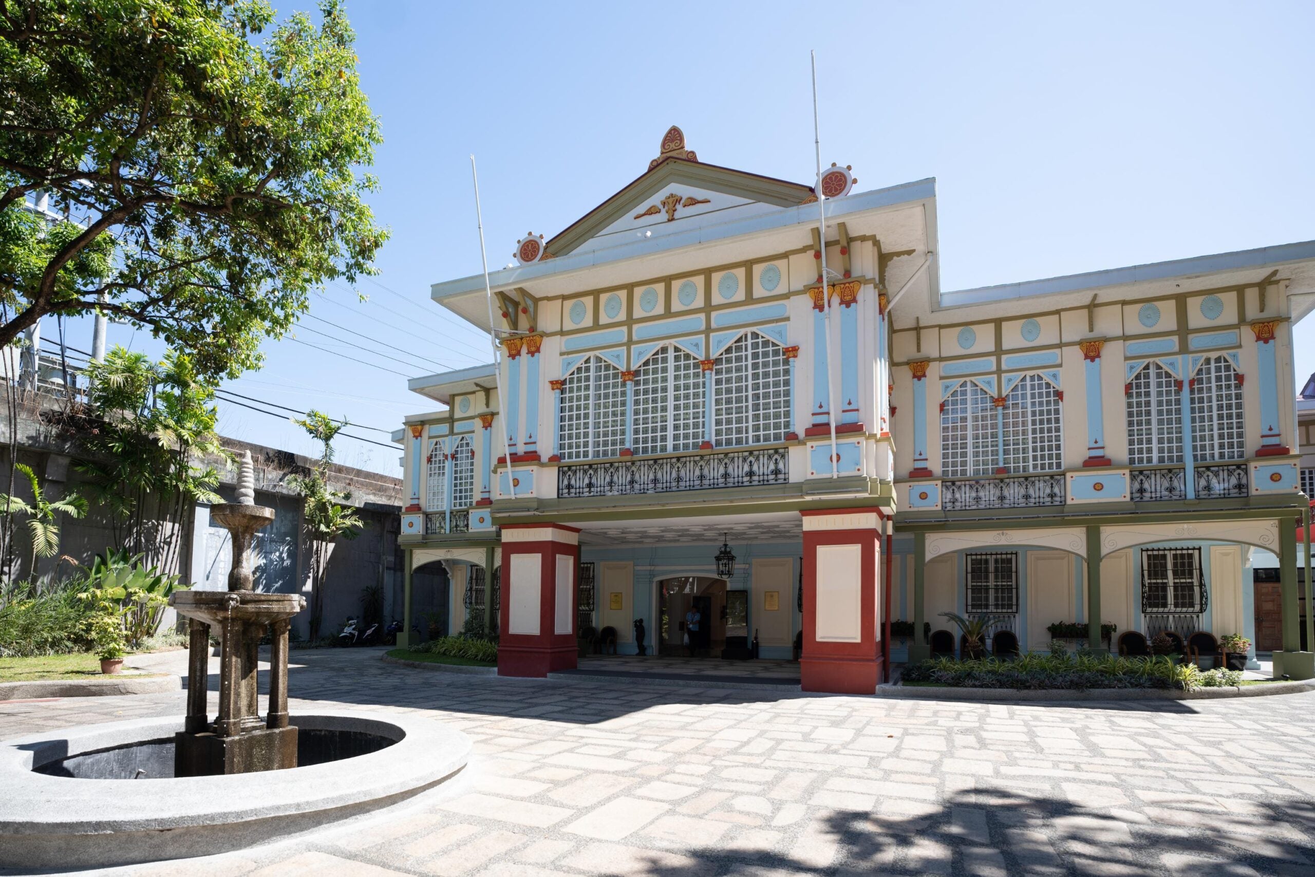 Teus Mansion, part of the Malaca&ntilde;ang Museum complex, now serving as the Presidential Museum.