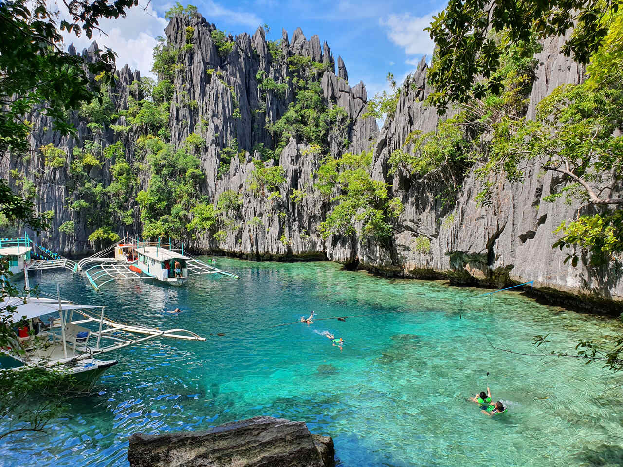 Kayangan Lake