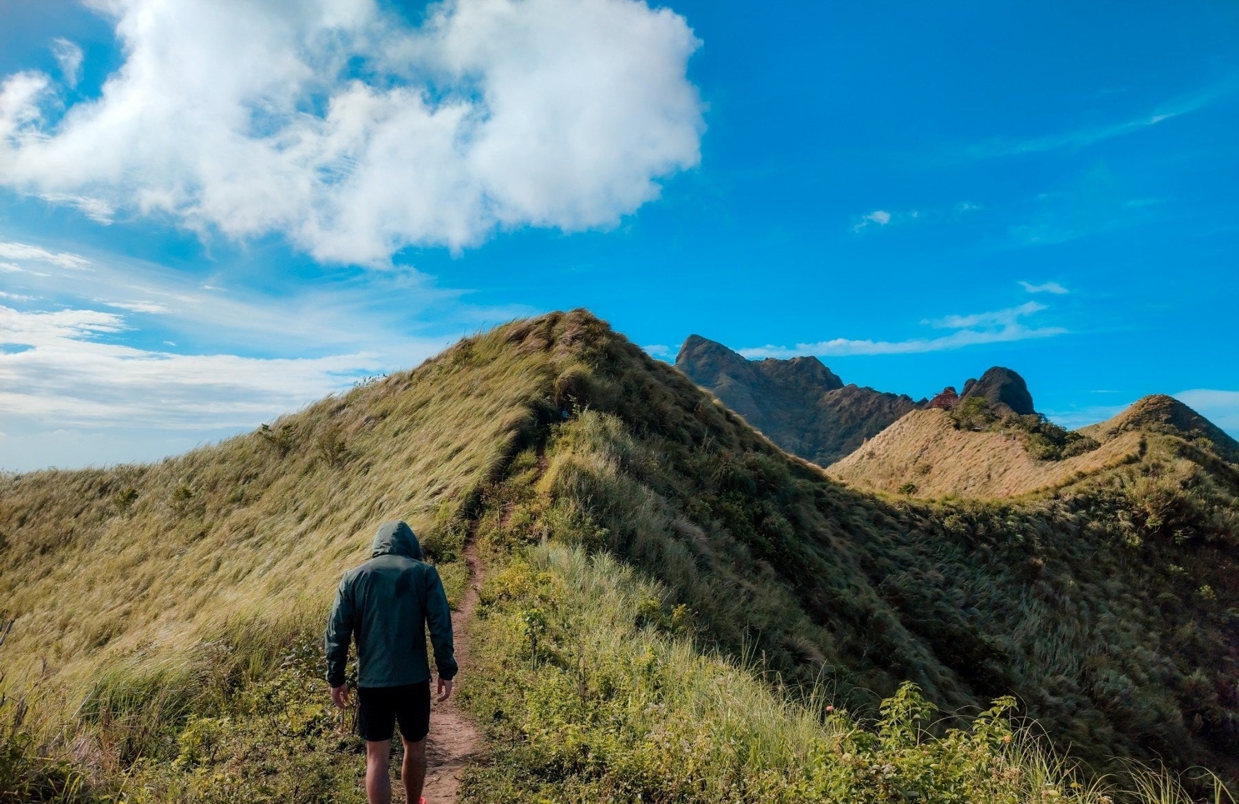 Day Hike to Mt. Batulao in Batangas Province from Manila City with Tagaytay Side Trip