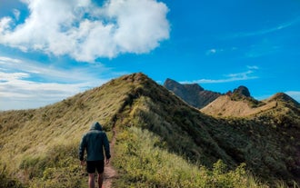 Day Hike to Mt. Batulao in Batangas Province from Manila City with Tagaytay Side Trip