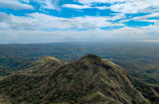 Day Hike to Mt. Batulao in Batangas Province from Manila City with Tagaytay Side Trip