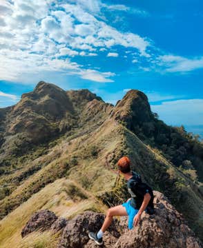 Day Hike to Mt. Batulao in Batangas Province from Manila City with Tagaytay Side Trip