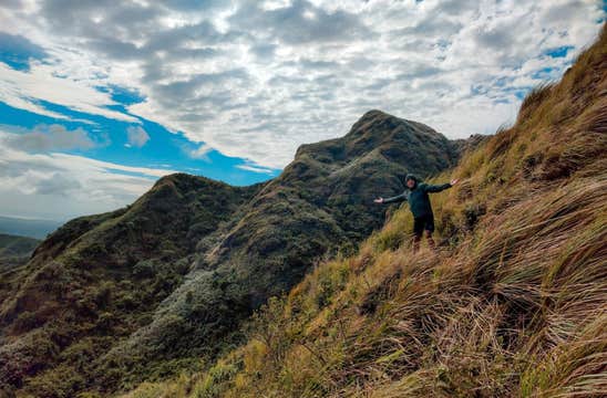 Day Hike to Mt. Batulao in Batangas Province from Manila City with Tagaytay Side Trip