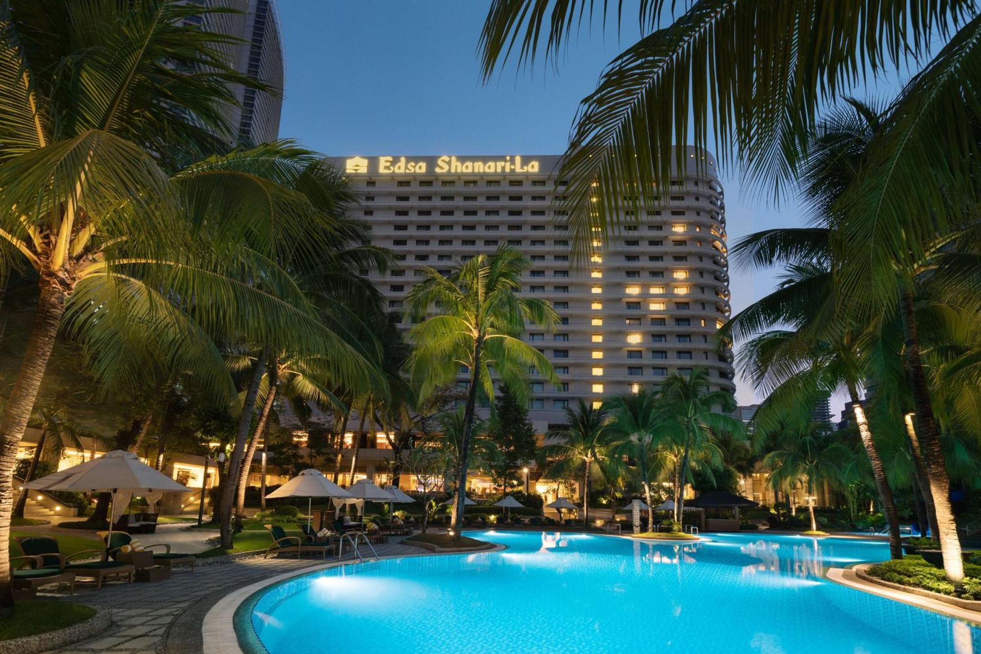 A stunning view of Edsa Shangri-La Manila.